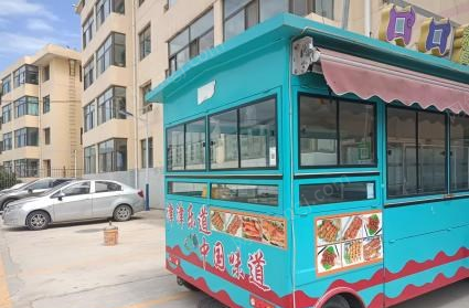 青海海东市出售烧烤车，设备齐全，干净整洁