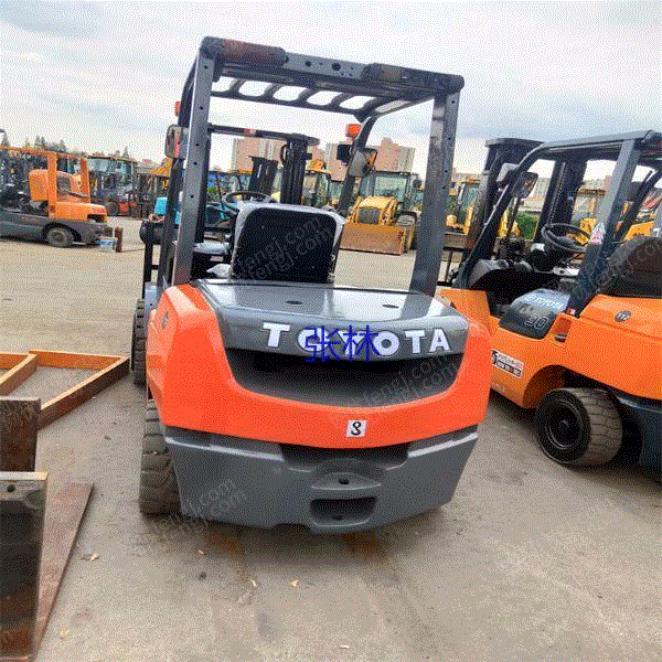 Sell second-hand Toyota 3-ton 8F forklift truck