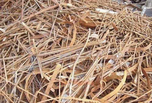 伊犁スクラップ基地は毎月100トン以上の廃鉄筋団を回収する