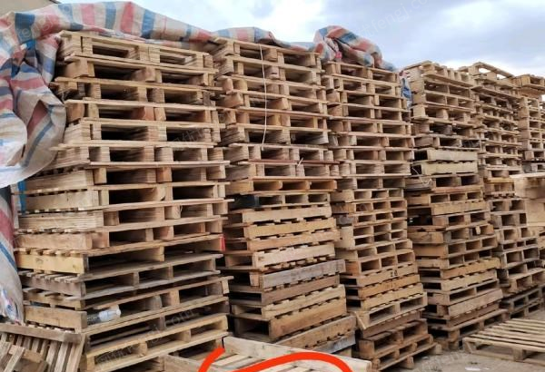 江苏徐州诚心出售500个1米乘以1米的全实木托盘