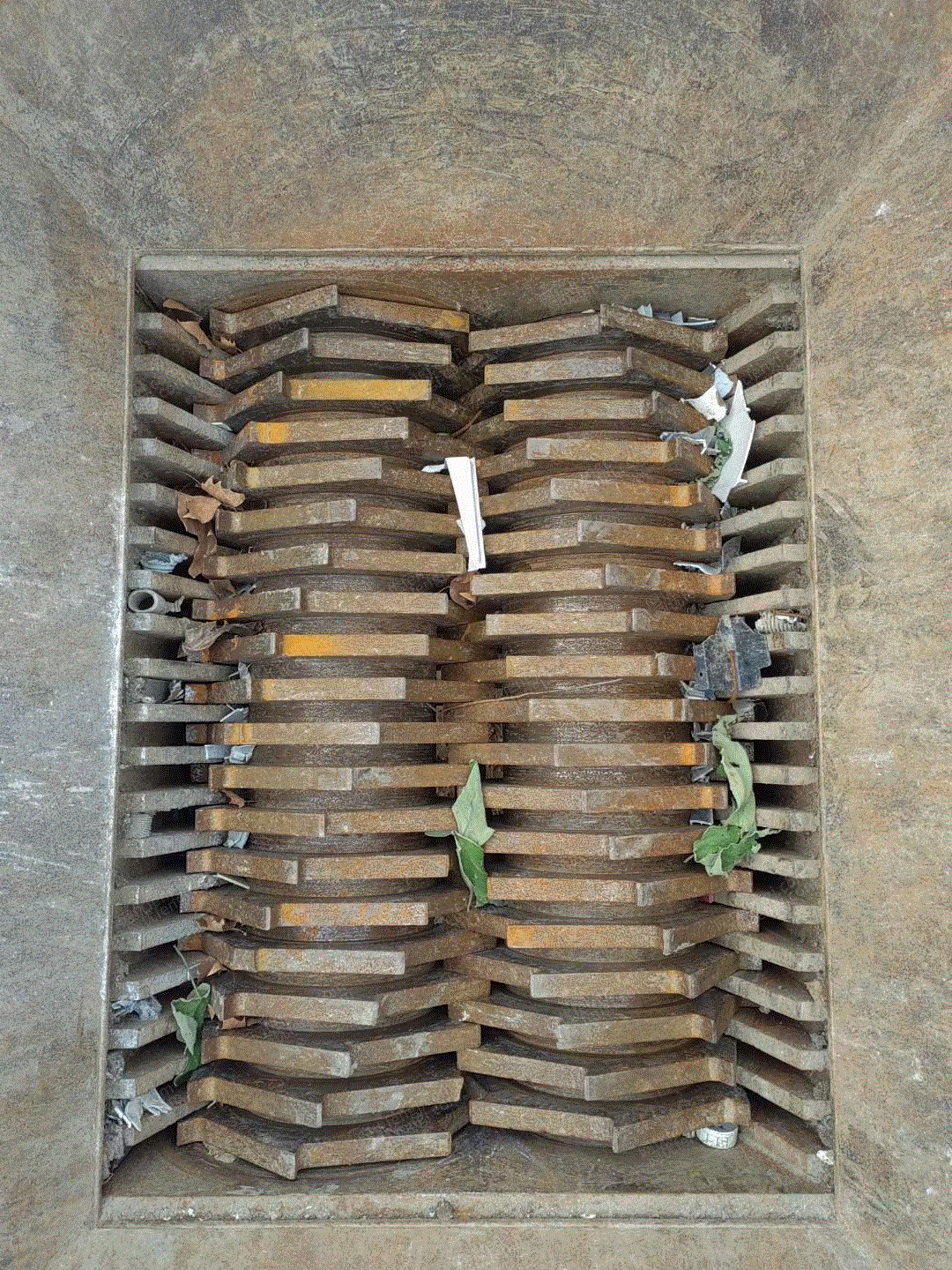 安徽1000型二手塑料壳撕碎机6级37千瓦电机刀片直径400厚度25