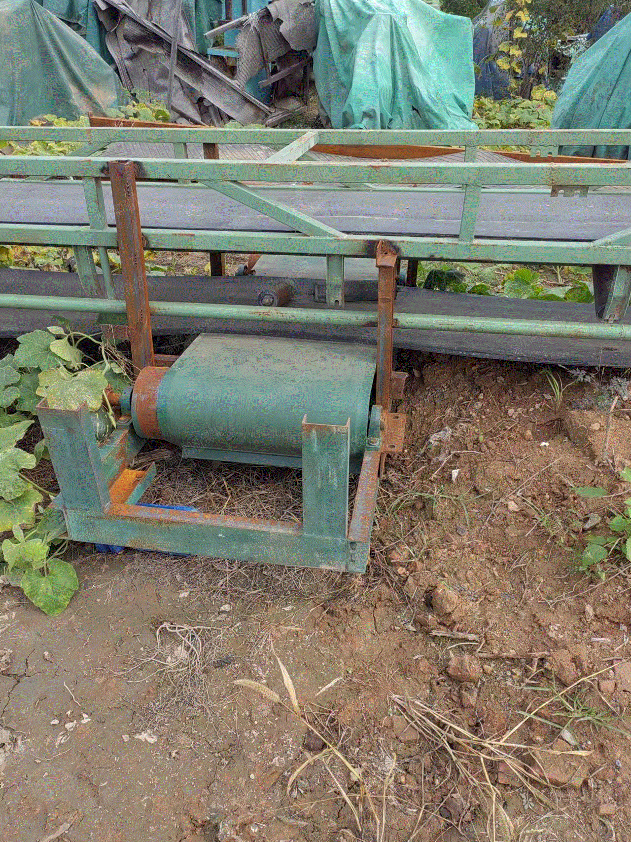 处理一架二手皮带输送机,0.6×12米,带一架除铁器,价格8000元