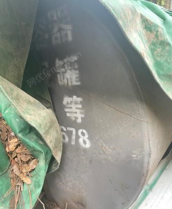 浙江台州出售油罐，带铁皮箱，可以容纳5.5吨油量，容量大方便