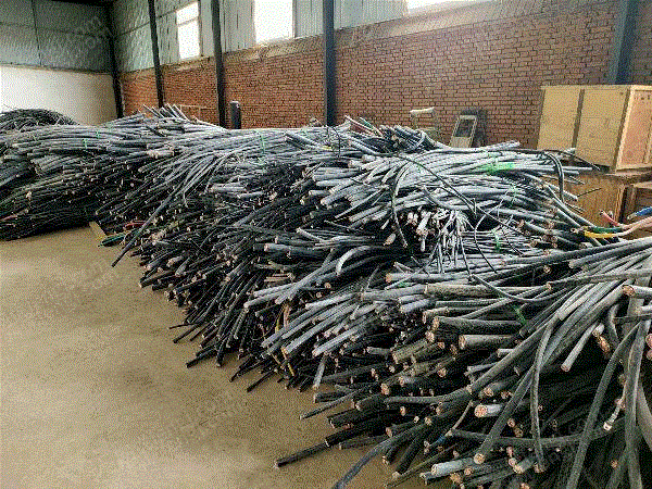 A large number of waste cables are recycled in Jiaxing, Zhejiang Province