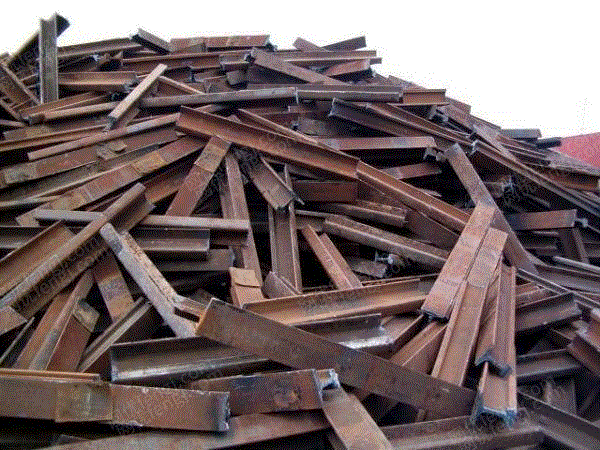 A large number of 100 tons of scrap steel from construction sites were recycled in Hunan