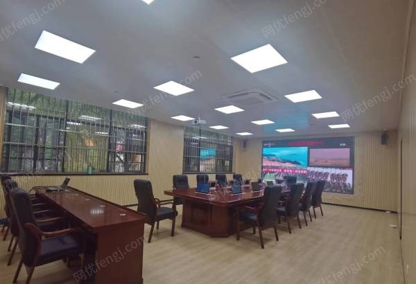 广西桂林因工程变更，转让全新会议桌椅，主席台