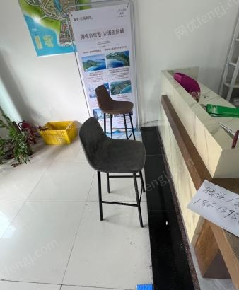 海南陵水8成新办公桌椅出售