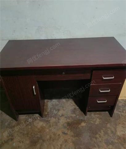 吉林白山便宜出售办公桌长一米二,高75,宽60