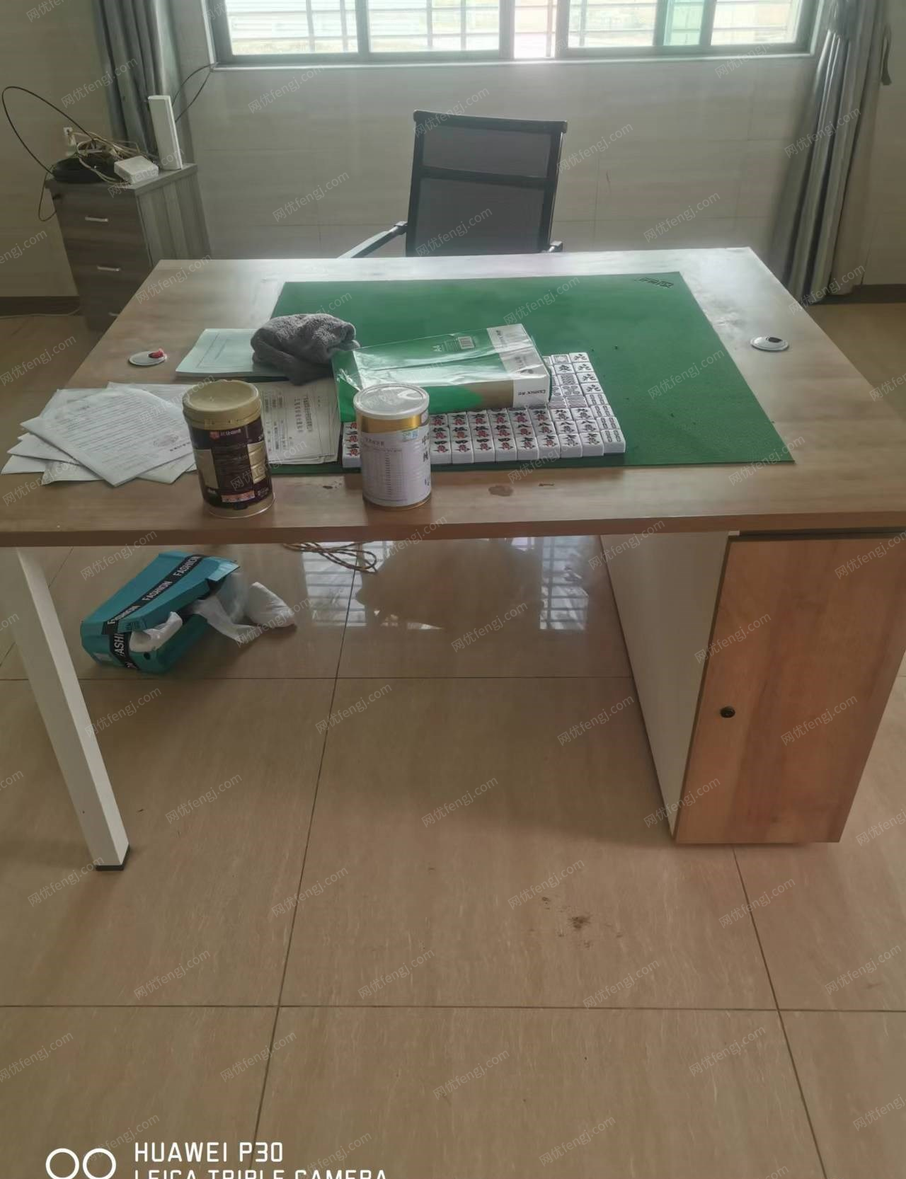 海南三亚转让办公桌椅，1.2米铁床，椅子，空调