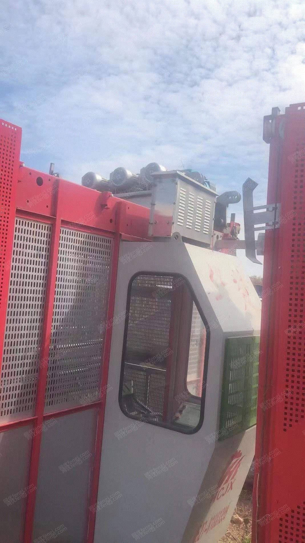 二手建筑施工電梯價格