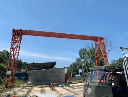 湖南湘潭出售龙门吊、可吊5吨货、15米跨度.、32米轨道
