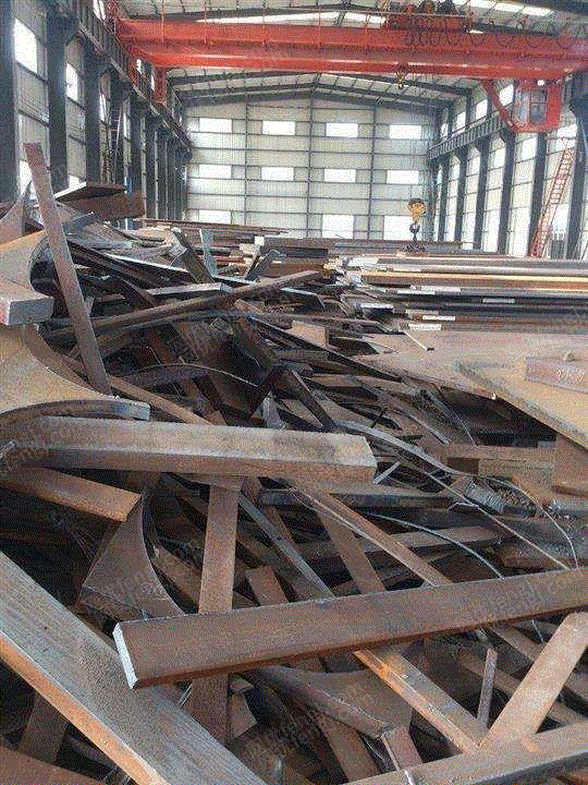 A large amount of scrap iron is recycled in Shanghai