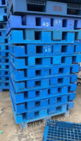 北京大兴区特价处理一批11.2带八根钢管塑料托盘，可上货架，