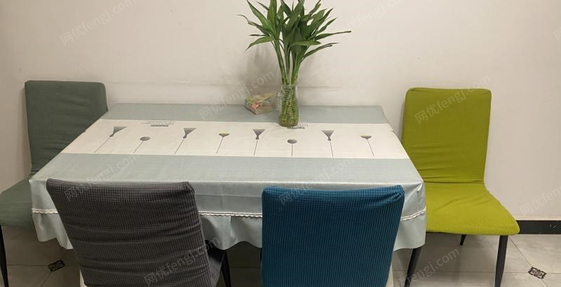 湖北襄阳餐桌餐椅长1.3米，宽80厘米出售