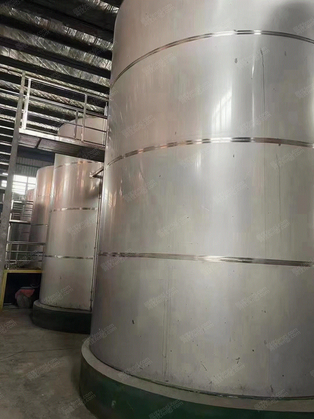 Idle multiple storage tanks, and those interested will be connected by electricity
