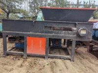 辽宁阜新1300型二手木材单轴撕碎机整机重量8吨90千瓦电机