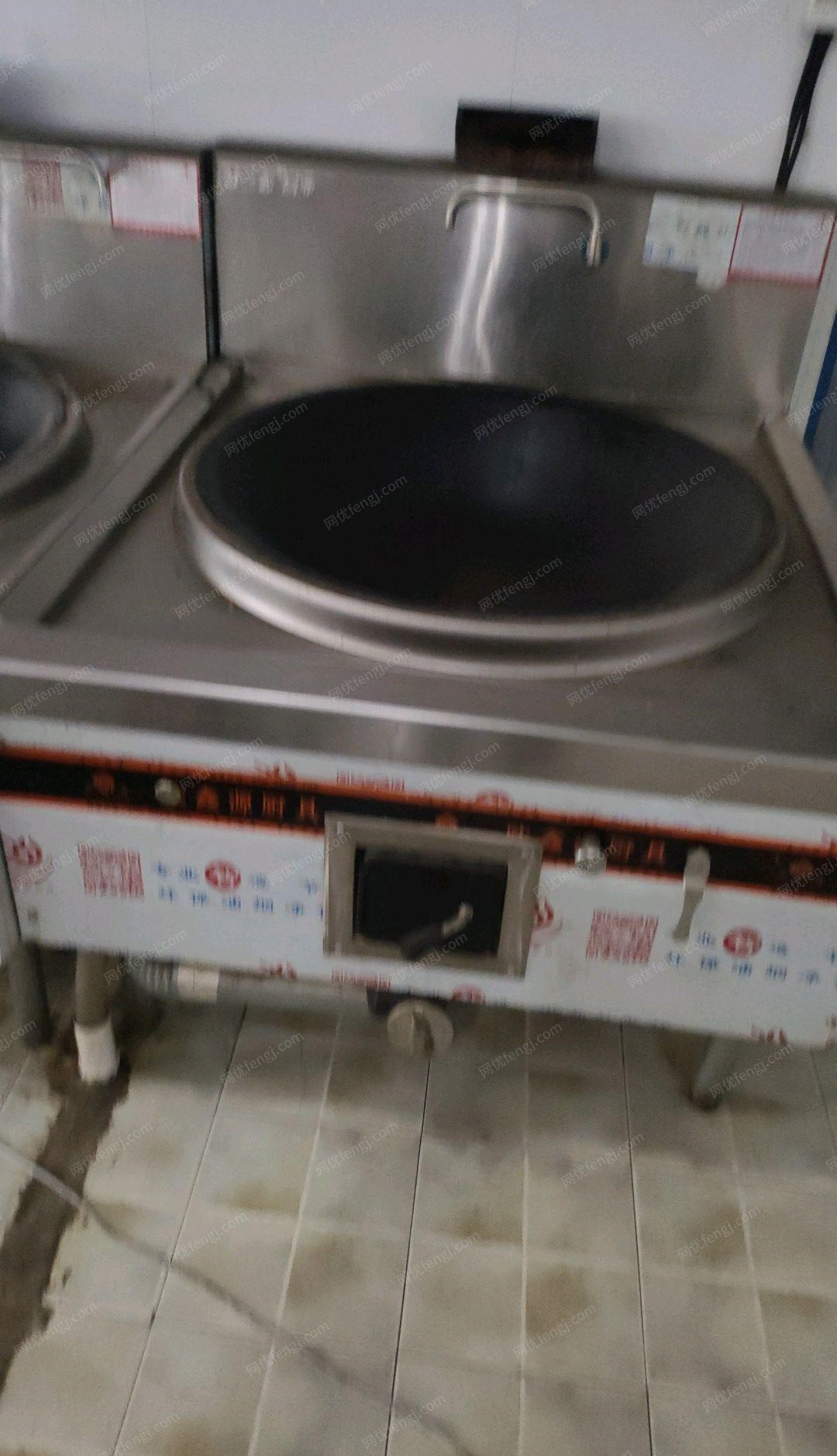 四川泸州出售食堂用大锅灶，天然气的，五月份买的