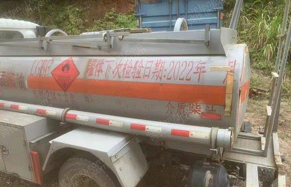 湖北随州转让福州户蓝牌油罐车，21年3月份，带芯片，6长稳加油机