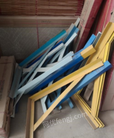 江西赣州打包用的木托盘110*1500和90*1800以及固定铁三角架出售，需要的带价联系