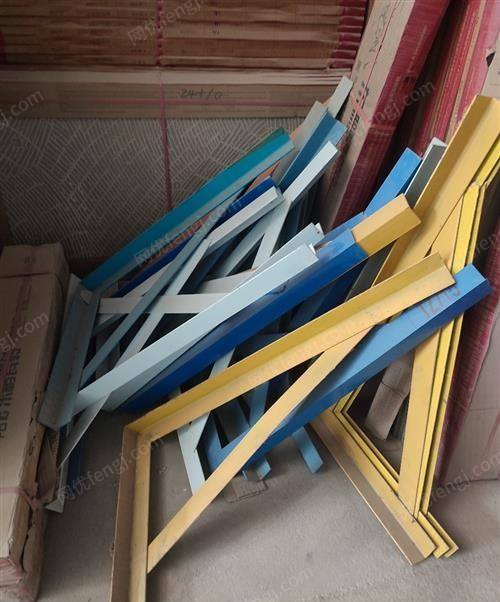 江西赣州打包用的木托盘110*1500和90*1800以及固定铁三角架出售，需要的带价联系