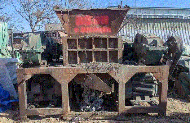 湖北天门1000型二手硬塑料撕碎机处理45千瓦电机