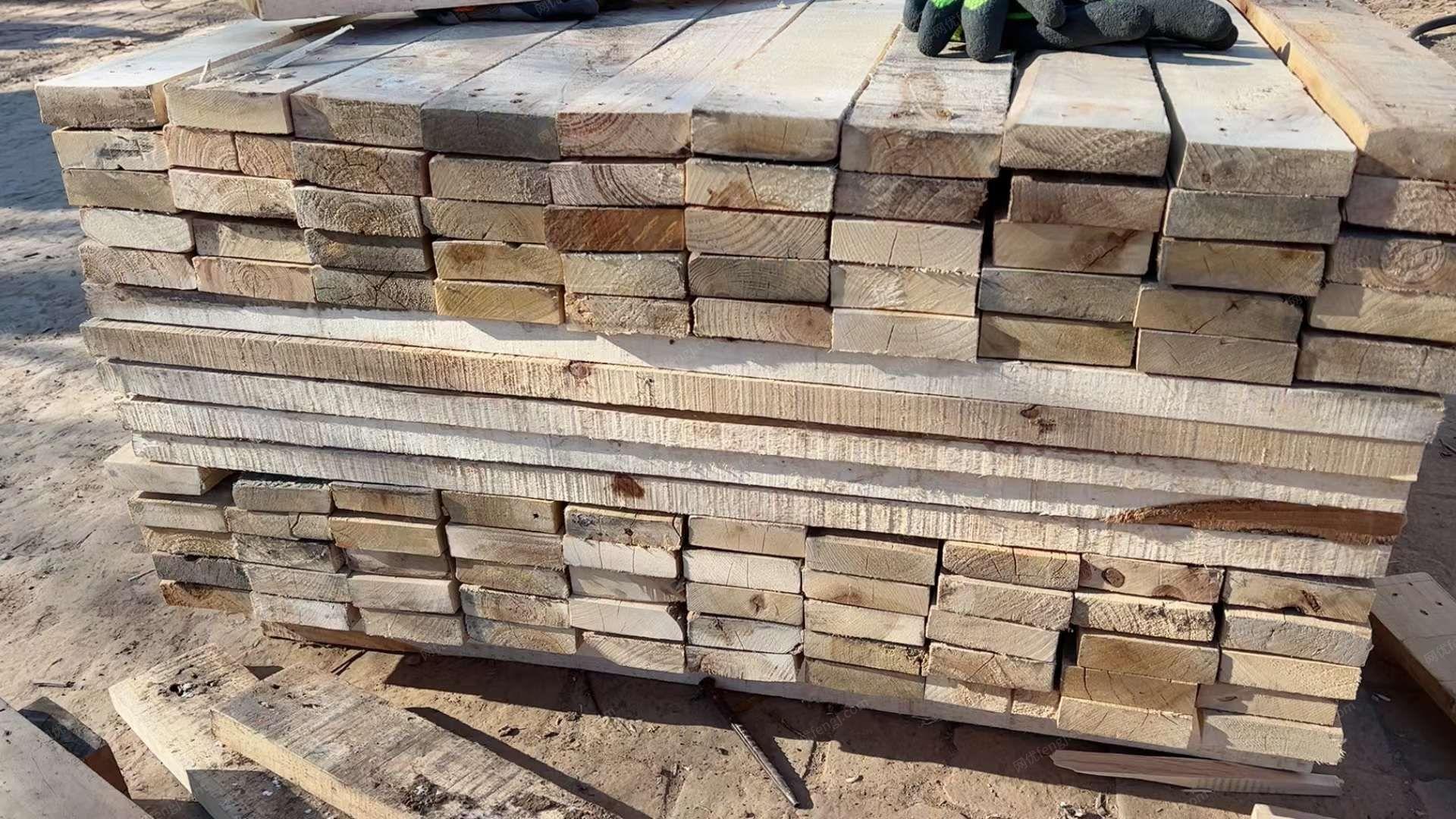 出售1米长9.5宽2.5厚杨木板。