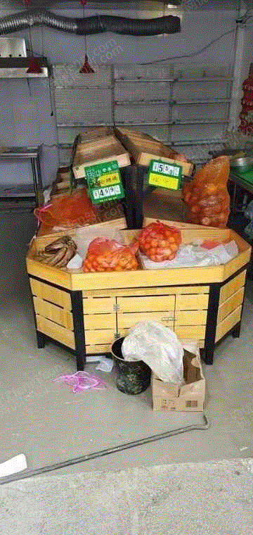 山東泰安蔬菜水果貨架展柜九成新低價(jià)出售 其他出售