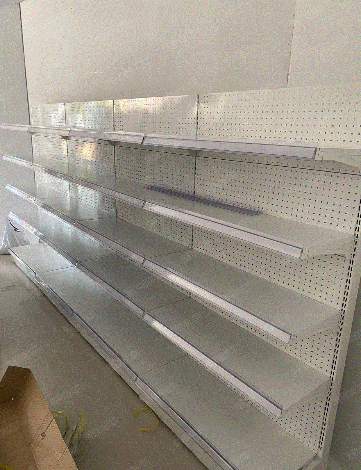 山東泰安蔬菜水果貨架展柜九成新低價(jià)出售 其他轉(zhuǎn)讓