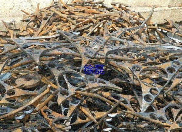 Recycling a large amount of scrap steel in Guilin, Guangxi