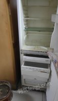 新疆乌鲁木齐转让双人床，冰箱，洗衣机等
