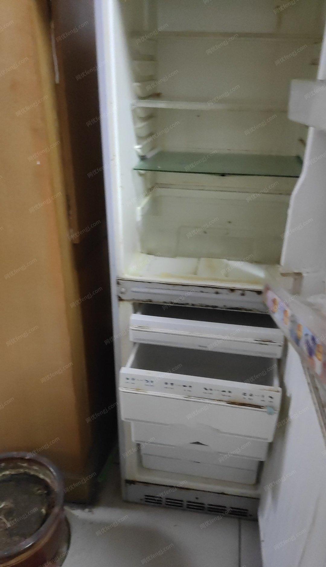 新疆乌鲁木齐转让双人床，冰箱，洗衣机等