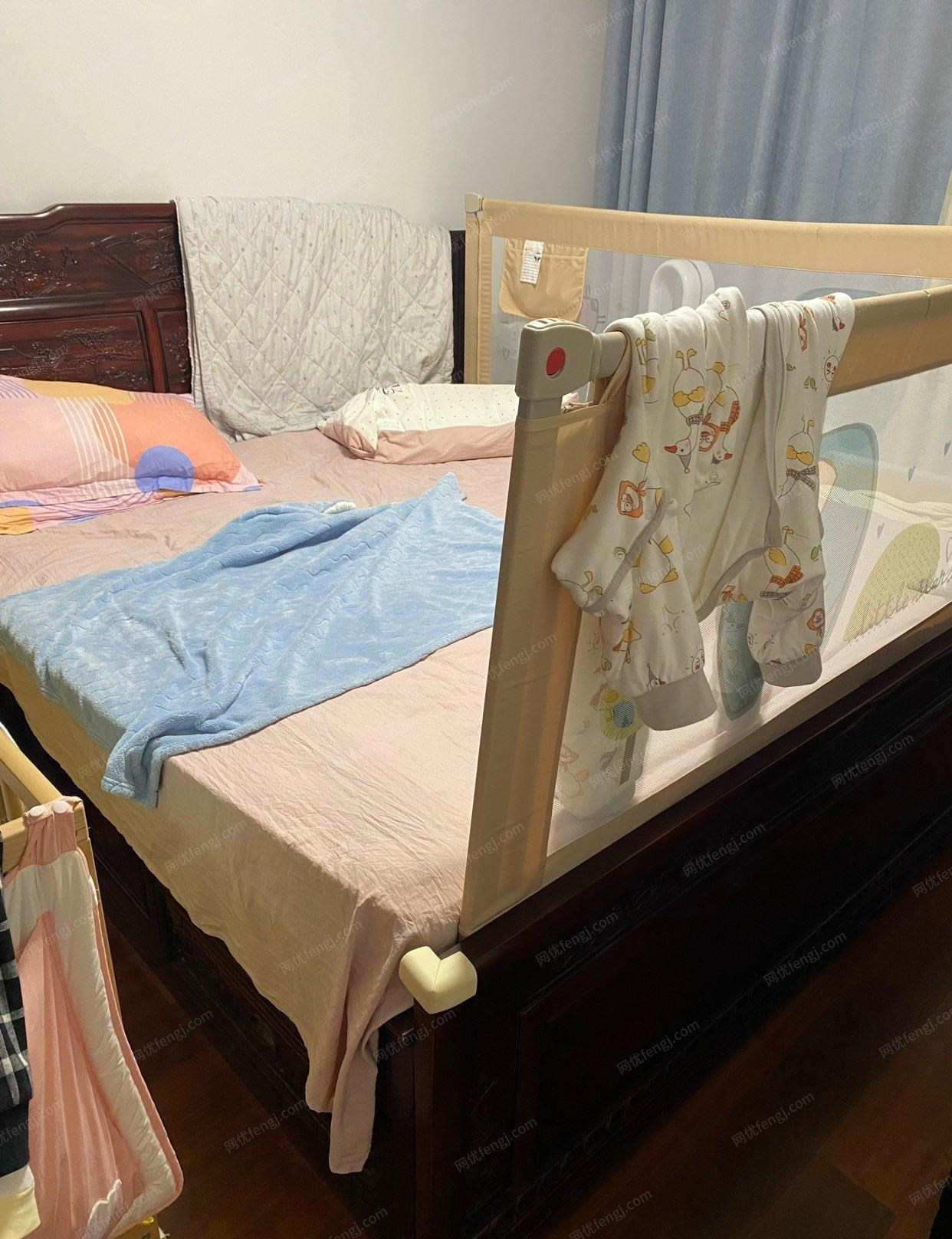 上海宝山区出售红木家具1.82.0的床等，缅甸酸枝木