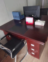 新疆喀什九五新办公桌椅组合沙发文件柜转让