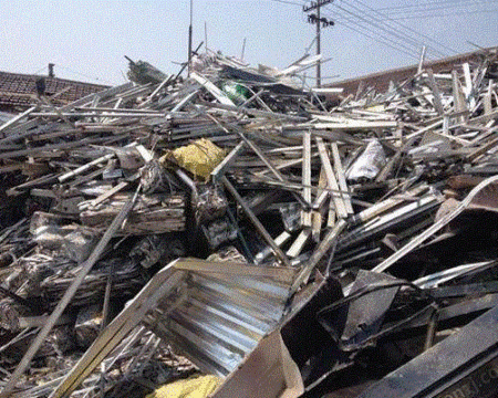 湖北省武漢市、工事現場のスクラップを長期にわたり高値で回収