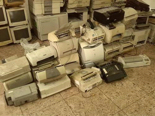 北京海淀リサイクル工場で廃車になったパソコン、エアコン、プリンター