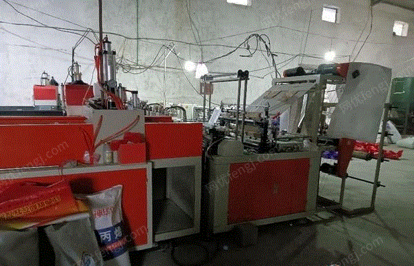 江西南昌转让700宽双层4线冷切制袋机，去年的机器