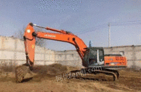 内蒙古赤峰工地干活机二手日立350挖掘机急转