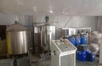 新疆阿克苏二手营业中玻璃水，防冻液，车用尿素生产加工设备底价转让 因家里有急事