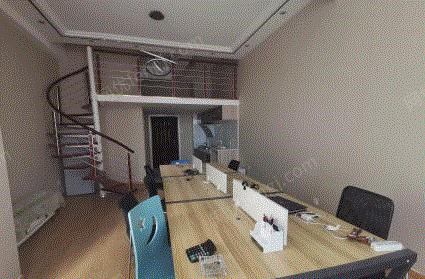 青海西宁基本全新办公桌，平时很少办公低价转卖