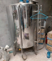 洗涤厂处理玻璃水洗衣液生产线1条,包括大型水处理,1T立式搅拌机,6头灌装机,打码机,封盖机等,买了2年多,只用过一次