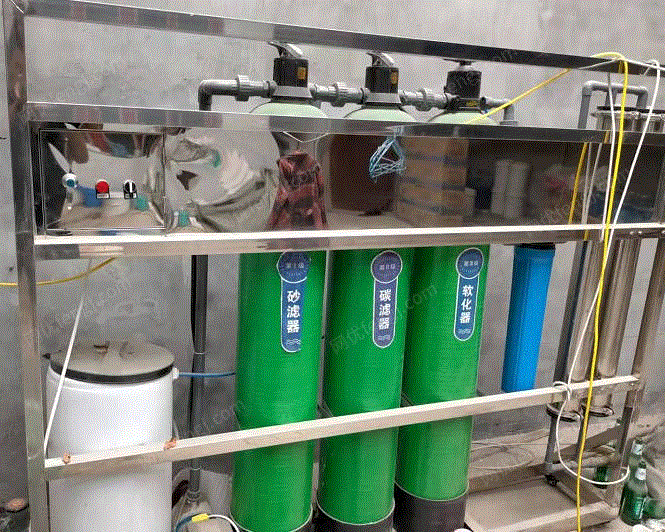 洗涤厂处理玻璃水洗衣液生产线1条,包括大型水处理,1T立式搅拌机,6头灌装机,打码机,封盖机等,买了2年多,只用过一次