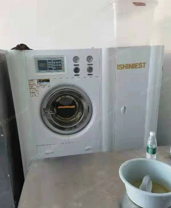 整体出售洗衣设备，有干洗机，水洗衣机烘干机，洗鞋机，烫衣机