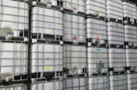 江苏盐城出售二手吨桶，铁桶，油桶，塑料桶，各类包装桶价格合理。