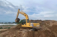 广西来宾工地完工地方机二手小松220-8挖掘机急转
