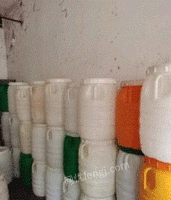 重庆渝北区二手塑料油桶水桶出售，九层新，50升，60升 