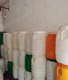 重庆渝北区二手塑料油桶水桶出售，九层新，50升，60升 