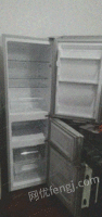 出售冰箱 东西齐全 隔板抽屉都在