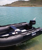 新疆昌吉九成新荷鲁斯牌3米冲锋艇+4p二冲程船用发动机+可折叠轮胎低价出售