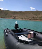 新疆昌吉九成新荷鲁斯牌3米冲锋艇+4p二冲程船用发动机+可折叠轮胎低价出售