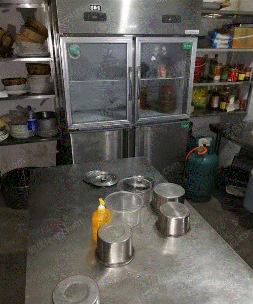 四川宜宾处理一批餐饮用桌椅，厨具，冰箱空调，KTV音响
